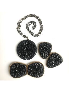 Bakelite 4 pc. Parure Necklace, Buckle, Dress Clip Pair ca 1930-1940